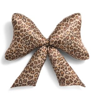 🔹️Truly Lou🔹️25x25 Realistic Leopard Priny Bow Pillow